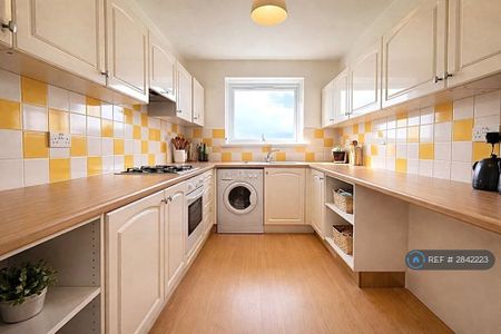 2 bedroom flat to rent - Photo 3