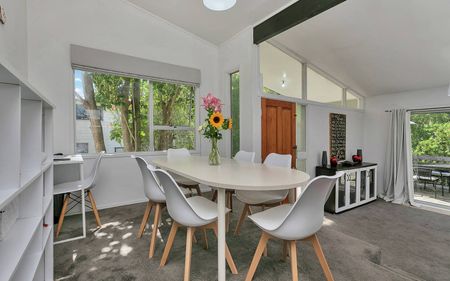 Property Management10 Regency Place, Sunnynook - House for Rent - Photo 4