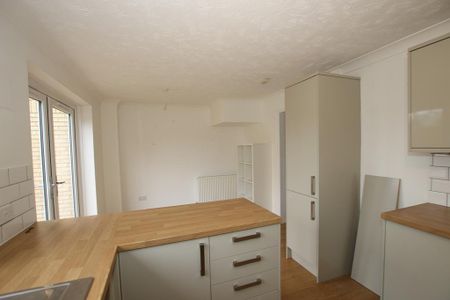 3 bedroom terraced house to rent - Photo 5