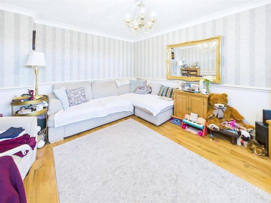 3 bedroom end of terrace house to rent - Photo 1