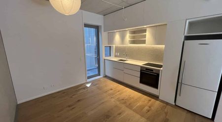 BEAUTIFULLY DESIGNED TOWNHOUSE: - Photo 3