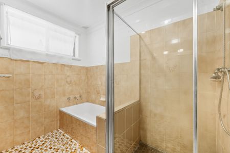 Spacious 3-Bedroom Brick Home in Popular Yagoona West - Photo 5