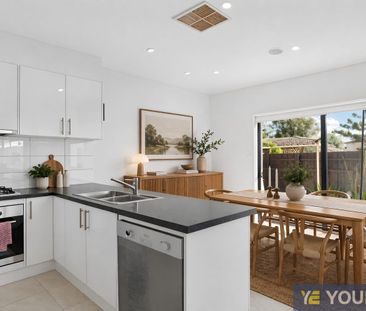 Light-Filled Living with Space, Comfort & Convenience! - Photo 6