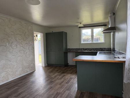 Three bedrooms, Large corner section! - Photo 4