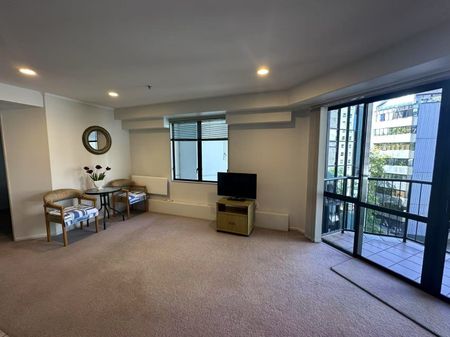 Spacious Apartment Right At The Centre - Photo 5