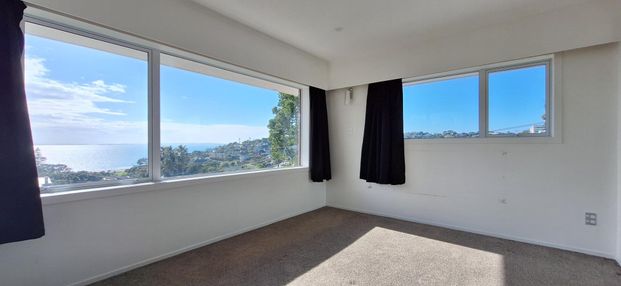 Stunning 5-Bedroom Home with Sea Views at Rothesay Bay - Photo 1