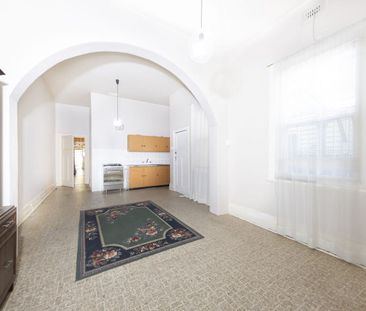 Neat Edwardian house close to all amenities! - Photo 2