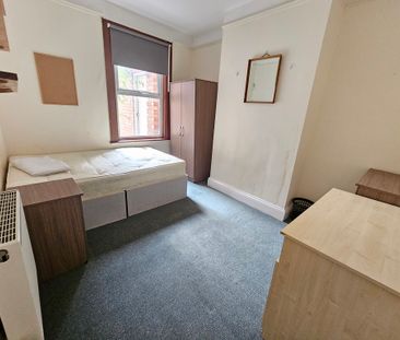 4 Bed Student Accommodation - Photo 3