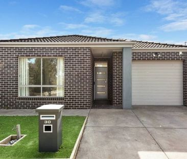 Low Maintenance Living in a Quiet Court Setting - Photo 3