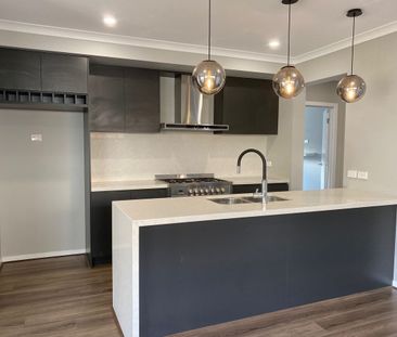 Stunning Family Home in Manzeene Estate - Photo 4