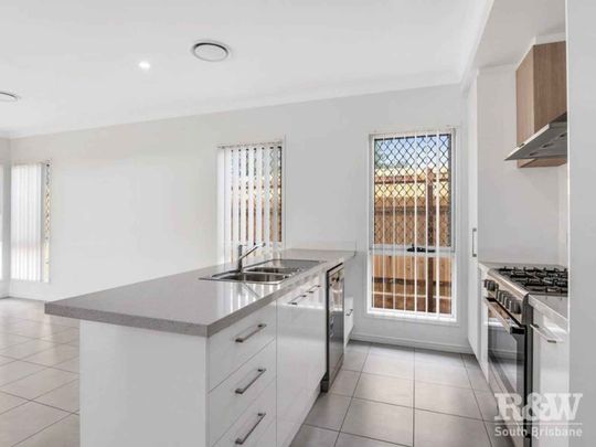Stunning Family Home - Photo 1