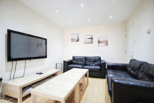 5 bedroom semi-detached house to rent - Photo 1