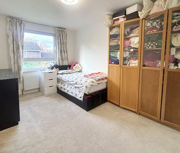 Japonica Close, Woking - 3 bedrooms Property for lettings - Seymours - Photo 6