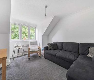 Farm Road, Esher, KT10 - Photo 2