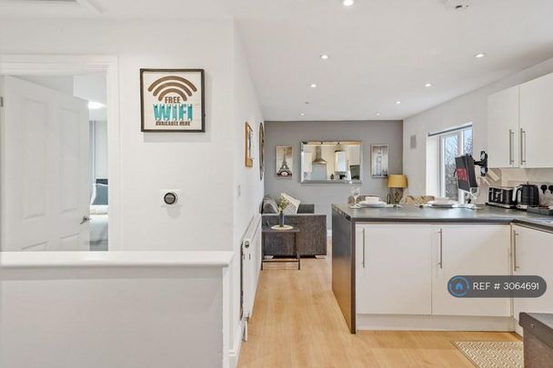 2 bedroom maisonette to rent - Photo 1