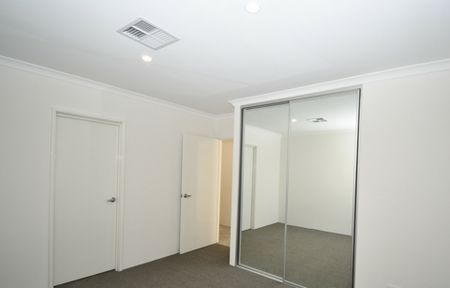 Modern 2 Bedroom Dual-Key home with backyard! - Photo 3