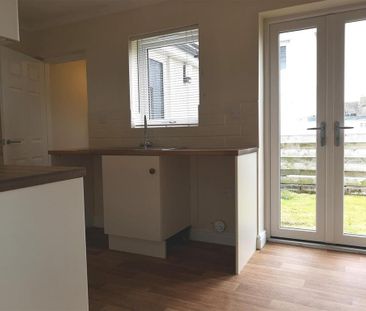 2 bedroom semi-detached house to rent - Photo 6