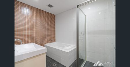 Luxurious 2 Bedroom Apartment Moments from Mascot Station - Photo 4
