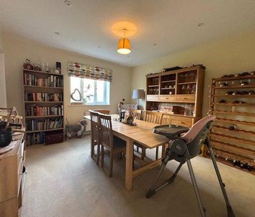 4 bedroom detached house to rent - Photo 3