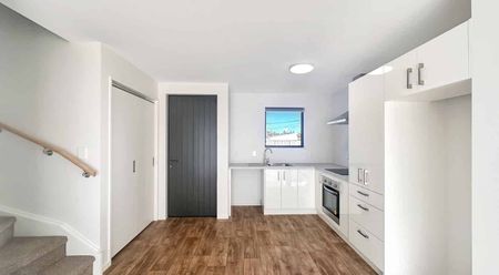 CITY CENTRE - 2 BEDROOMS - Photo 3