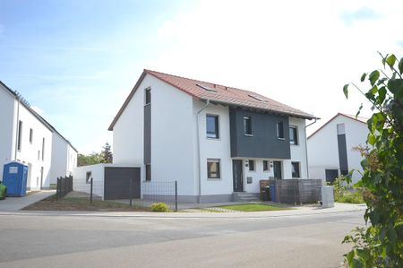 Grüne Stadtrandlage mit Topanbindung ins Zentrum Neumarkts! Neuwertige Doppelhaushälfte mit Garage - Foto 5