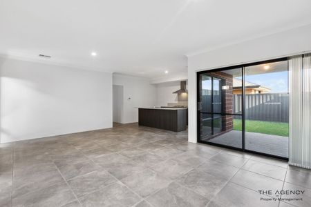 5 bedroom home in Quiet Coastal Pocket - Photo 2