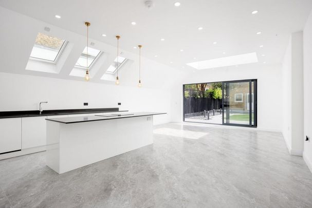 6 bedroom terraced house to rent - Photo 1