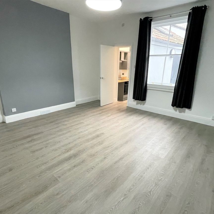 Upper High Street, Taunton, Somerset - Photo 1