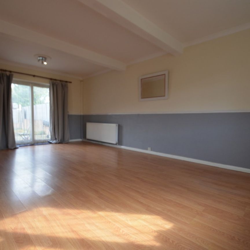 3 bedroom Semi-detached house to rent - Photo 1