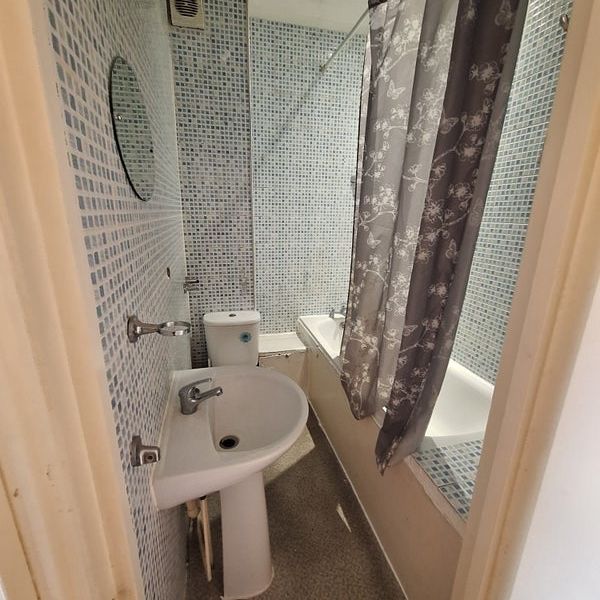 Room in a Shared Flat, Willsden Green, NW2 - Photo 1