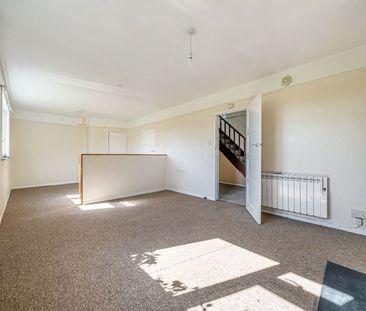 Parsonage Estate, Rogate, Petersfield, Hampshire, GU31 - Photo 1