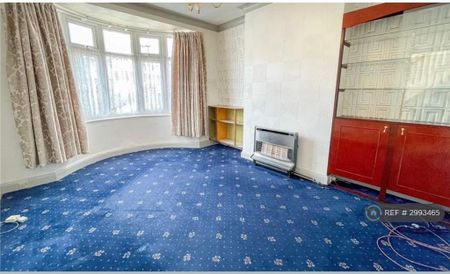 4 bedroom semi-detached house to rent - Photo 2