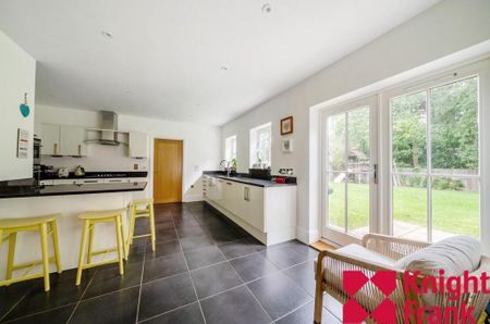 6 bedroom detached house to rent - Photo 3