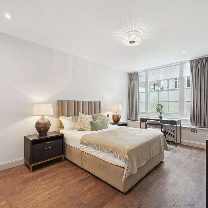 Superb 4 bedroom apartment in a highly sought after portered building - Photo 1