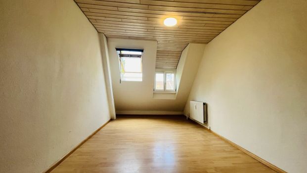 Charmante 3.5-Zimmer Altbau-Dachwohnung in bester Wohnlage. - Photo 1