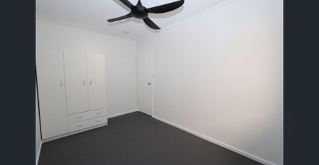 Refreshed unit within minutes to the Broadwater! - Photo 3