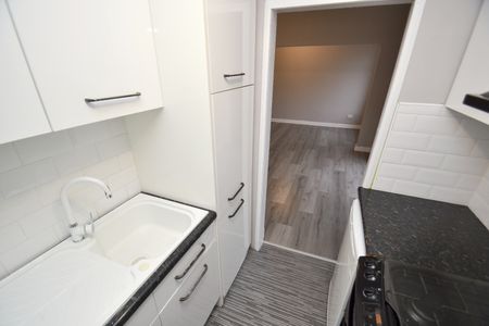 2 bed ground floor flat to rent in Midcroft Avenue, Glasgow, G44 - Photo 3