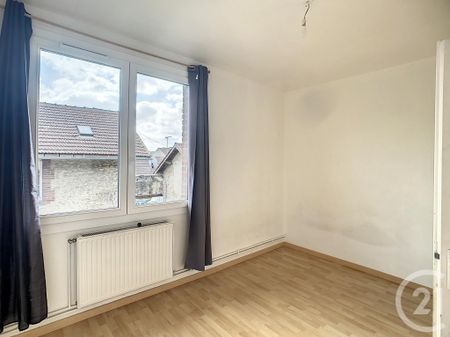 Location Appartement 4 pièces 76m² CREPY EN VALOIS 60800 - Photo 2