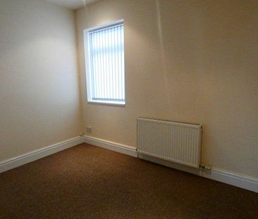 1 Bedroom Flat to Rent in Ashton - Photo 2