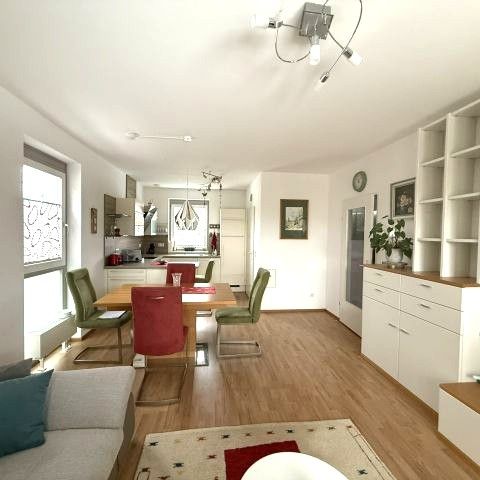 Neuwertige 2-Zimmer Wohnung mit Terrasser, Garten und Parkplatz - Photo 1