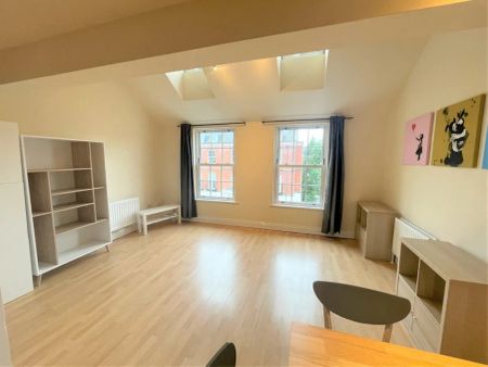 Apartment 18, 21 - Photo 3