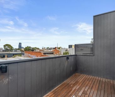 Elegant & Contemporary Townhouse in the Heart of Richmond - Photo 6