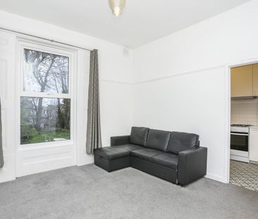 Flat to rent - Courthill Road, Lewisham, SE13 - Photo 3