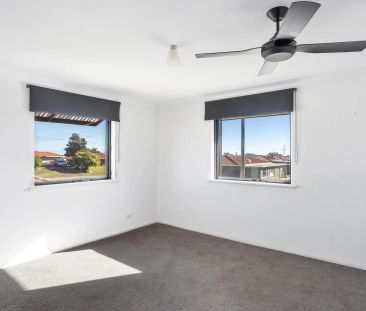 Stunning home by the beachside with teenagers retreat! - Photo 6