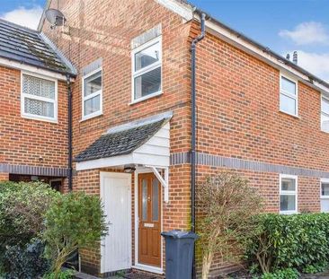 Manor Vale, Brentford, TW8 - Photo 2