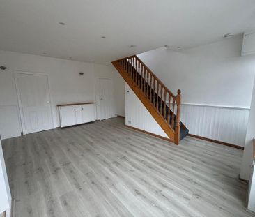 2 bedroom terraced house to rent - Photo 3