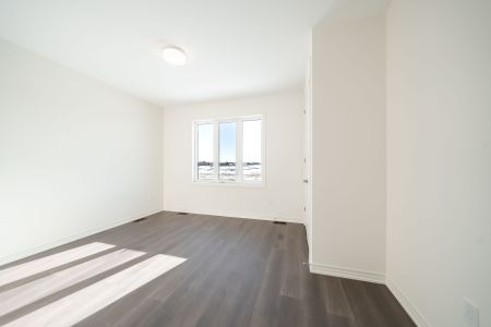 For Lease - 54 Debois Street Unit# #Main, Kawartha Lakes, Ontario - Photo 4