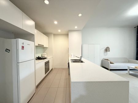 Spacious & Fully Furnished 2-Bedroom Apartment in the Heart of Rhodes - Photo 2