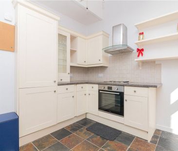 Flat 2, 8 Whittingehame Gardens, 1103 Great Western Road - Photo 2
