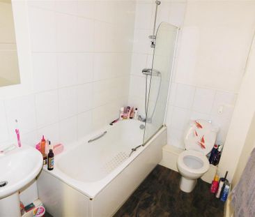 2 bedroom detached house to rent - Photo 2